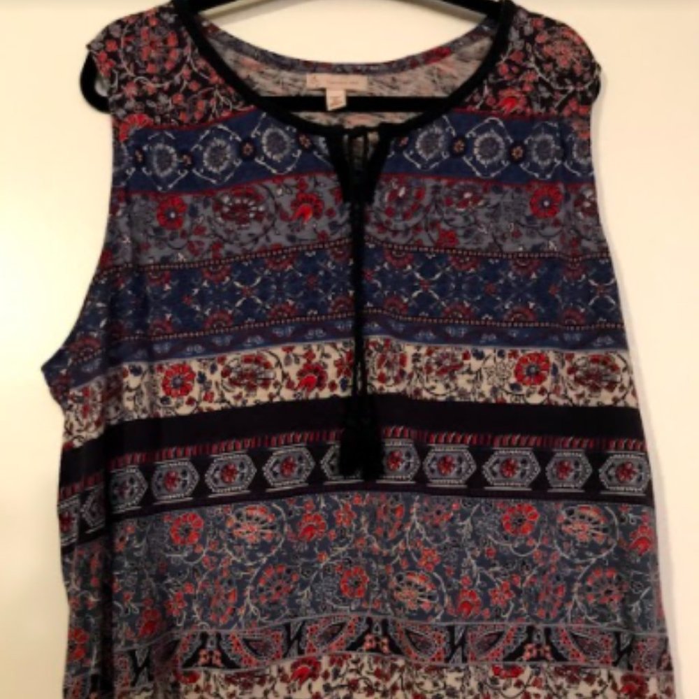 Sleeveless blouse with tie-front